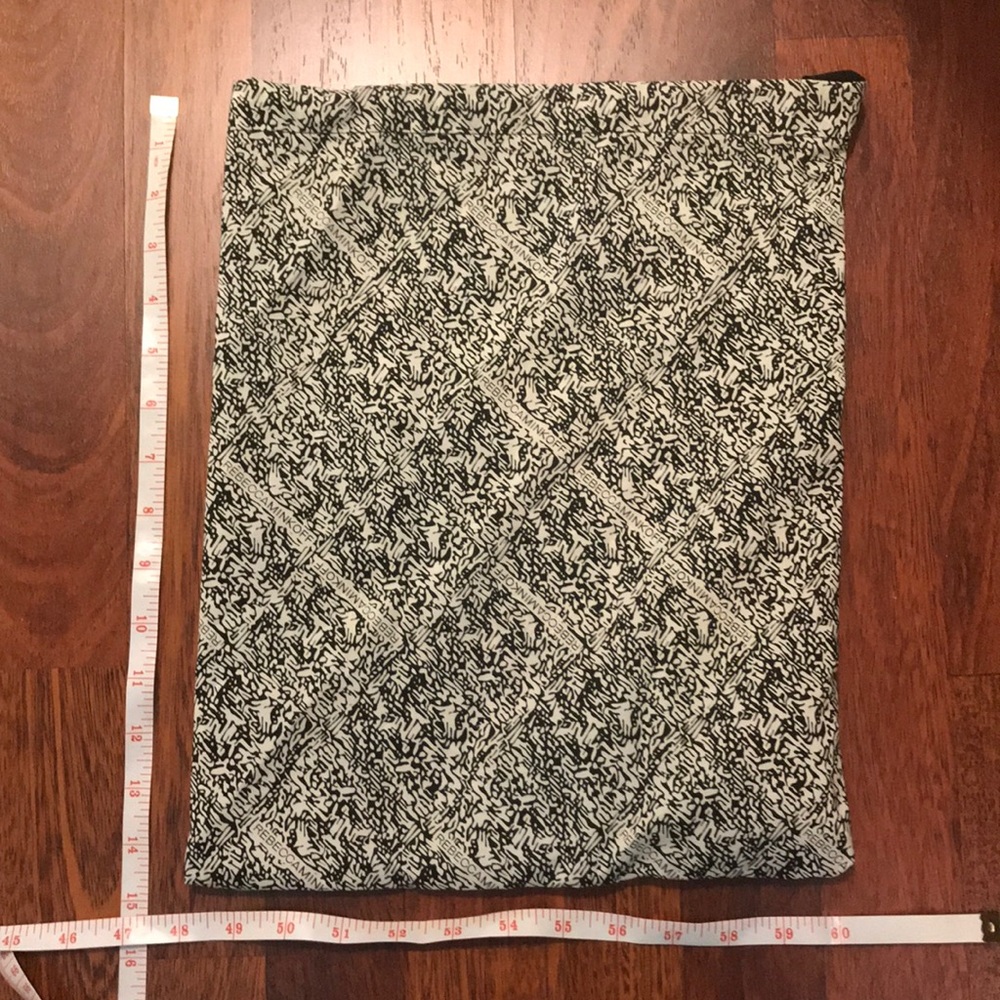 Rebecca Minkoff Dust cover black and white